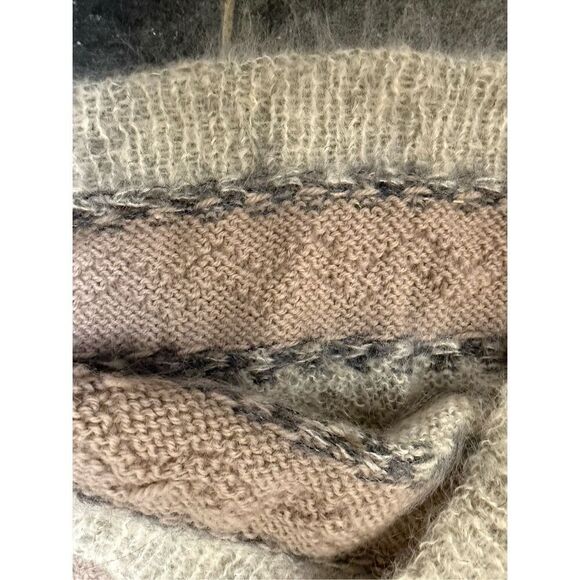 Handmade Women's fuzzy Cream Tan Striped 3/4 Sleeves Pullover Sweater Size Mediu - Picture 5 of 7